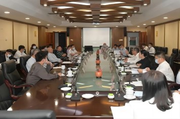 谭丕创与九游官方网页版董事长李书成座谈