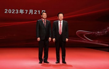  九游官方网页版集团蝉联市五星级企业荣誉，集团董事长、总经理李伟锋获市“功勋企业家”称号